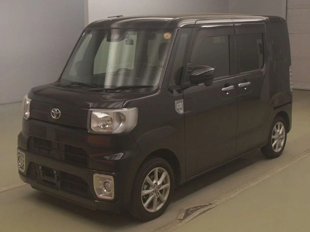Toyota Pixis Mega LA700A 2021